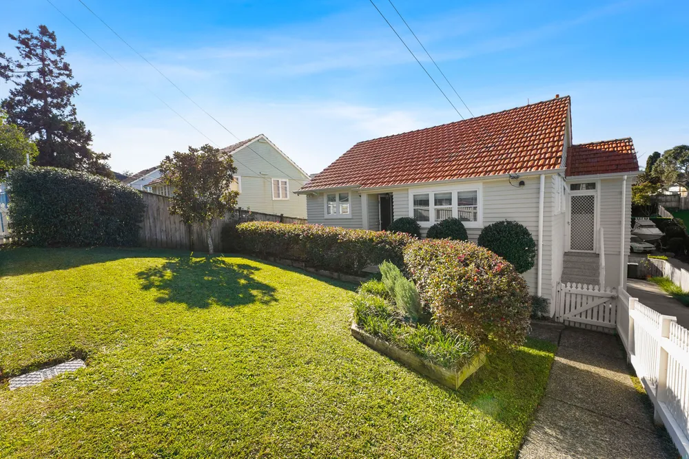 Photos of 66 Castledine Crescent