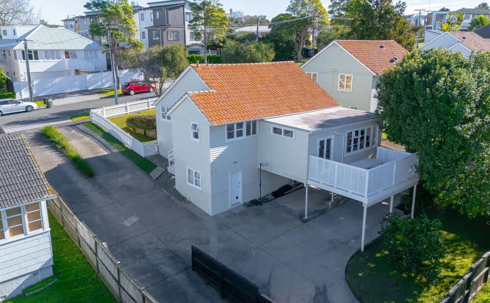Photos of 66 Castledine Crescent
