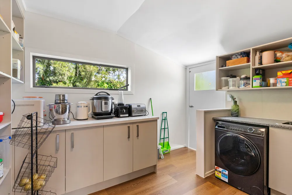 Photos of 1402 Glenbrook Road