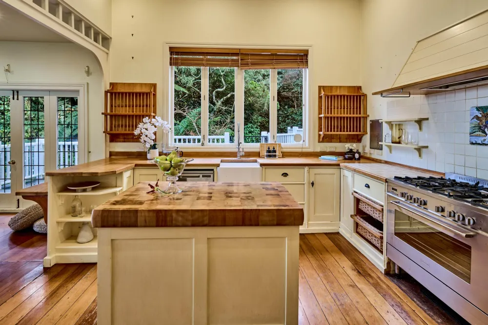 Photos of 287 Muritai Road