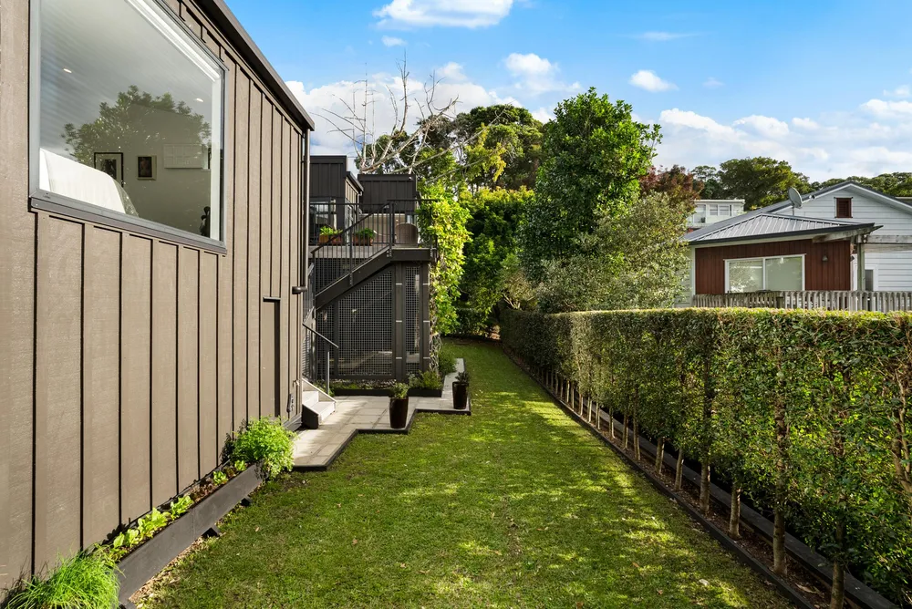 Photos of 112B Coates Avenue