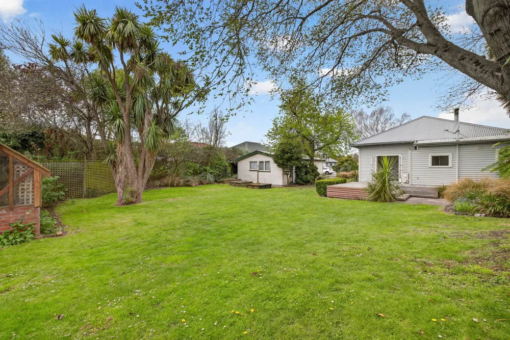 Photo of 11 Woodville Street, Edgeware