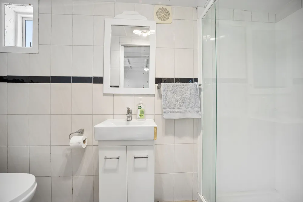 Photos of 17A Arran Street