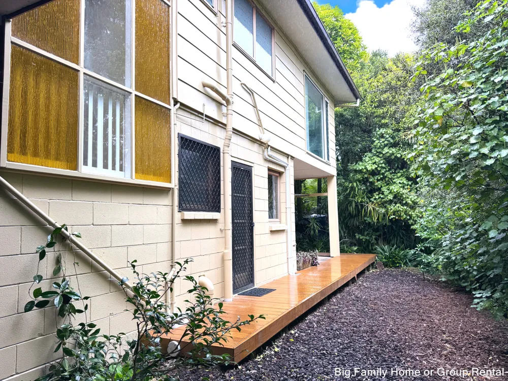Photos of 42 Coroglen Avenue