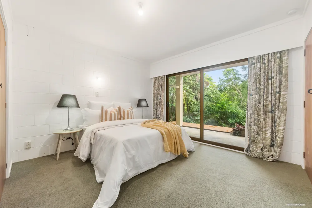 Photos of 42 Coroglen Avenue