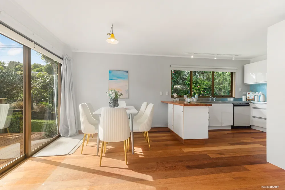Photos of 42 Coroglen Avenue