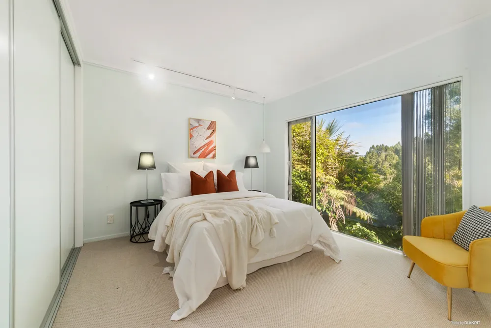 Photos of 42 Coroglen Avenue