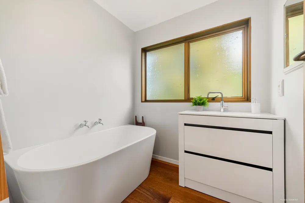 Photos of 42 Coroglen Avenue