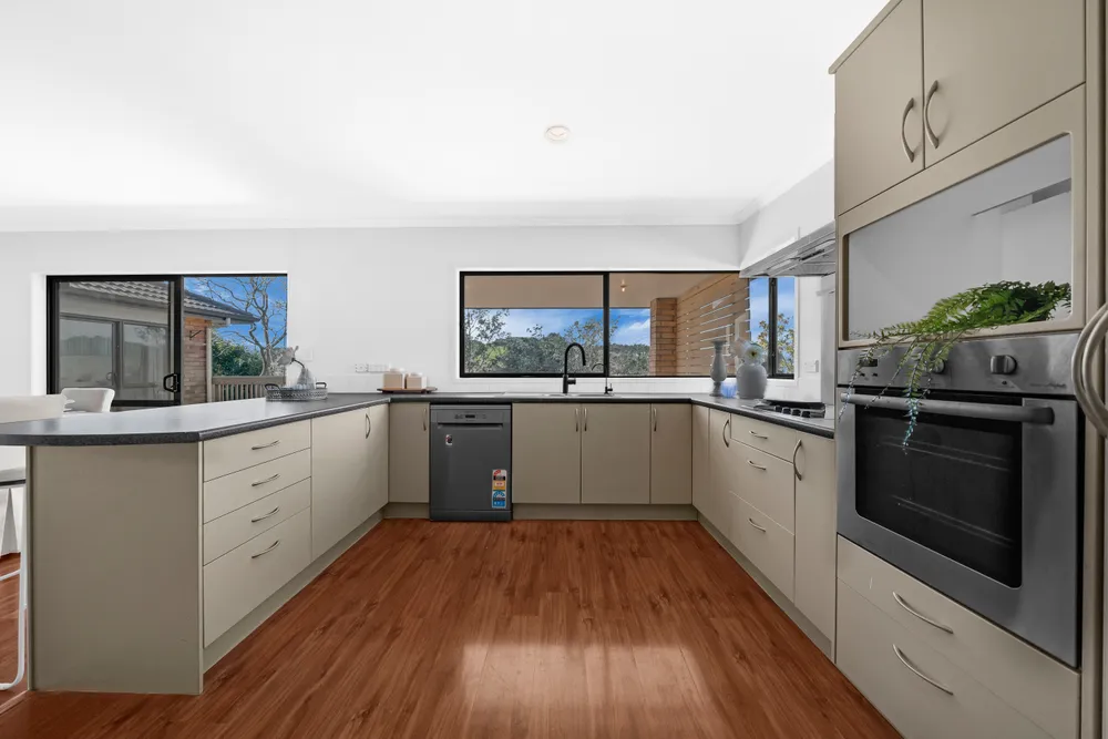 Photos of 115 Bushlands Park Drive