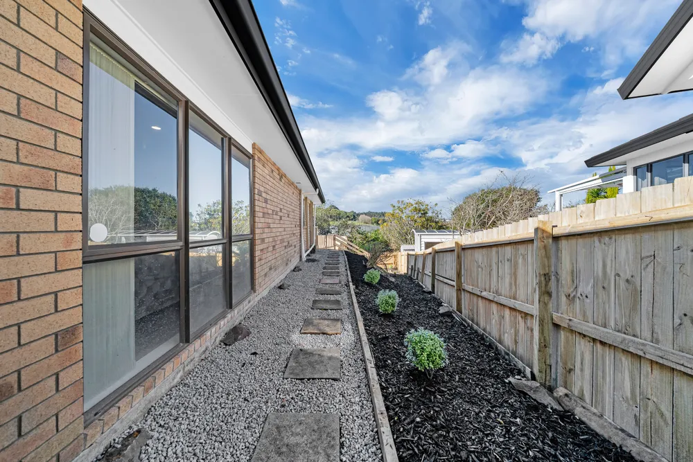 Photos of 115 Bushlands Park Drive
