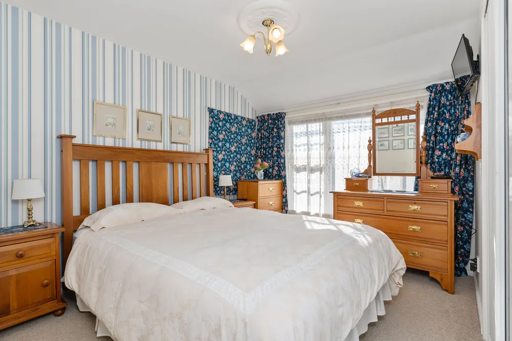 Photos of 17 Kinver Place