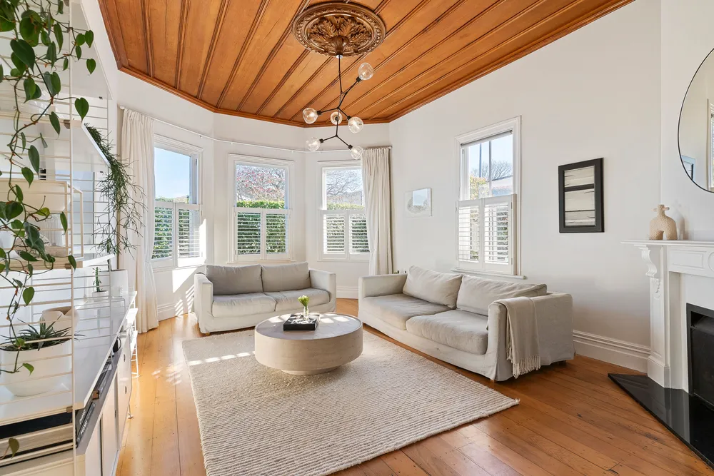 Photos of 1 Surrey Crescent