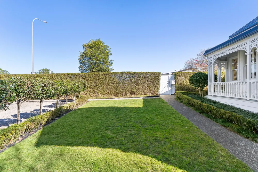 Photos of 1 Surrey Crescent
