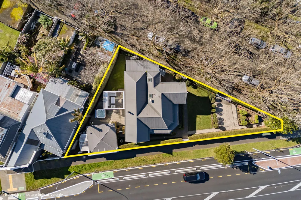 Photos of 1 Surrey Crescent