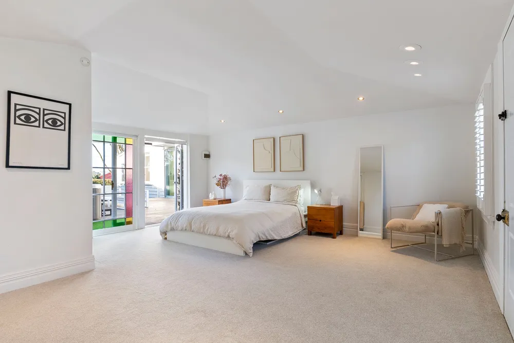 Photos of 1 Surrey Crescent