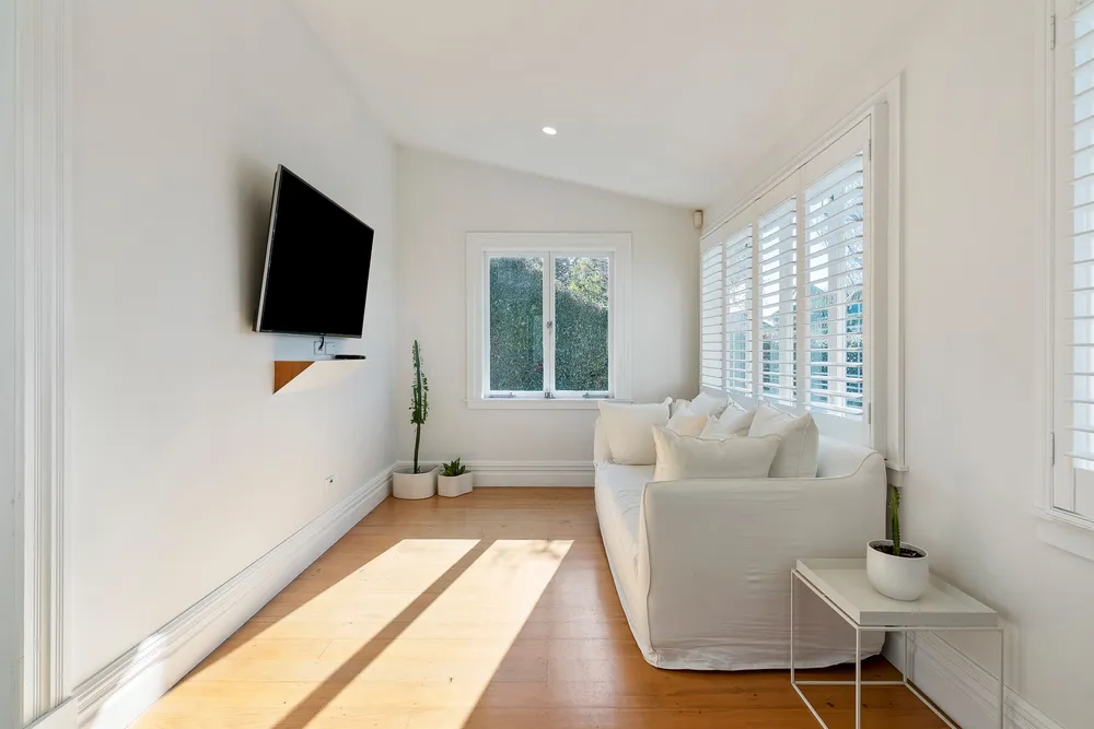 Photos of 1 Surrey Crescent