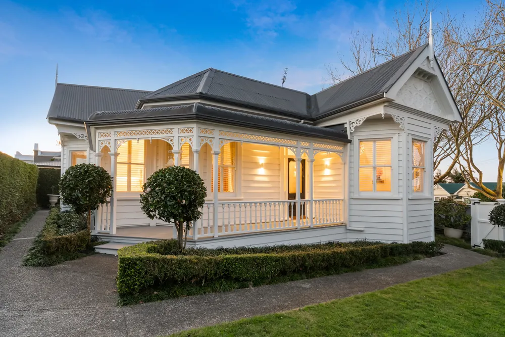 Photos of 1 Surrey Crescent