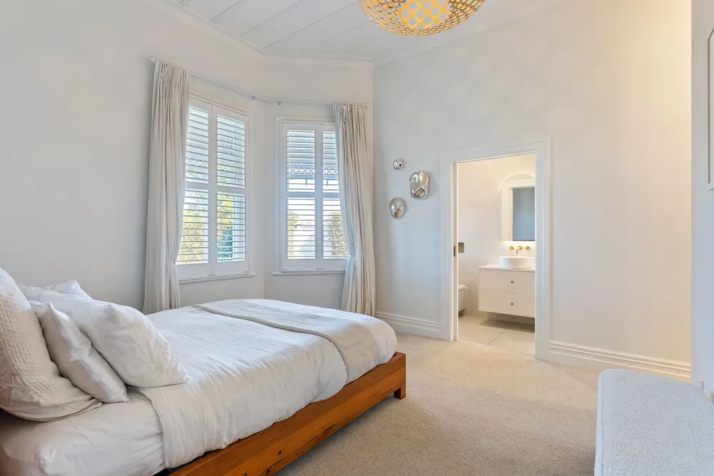 Photos of 1 Surrey Crescent