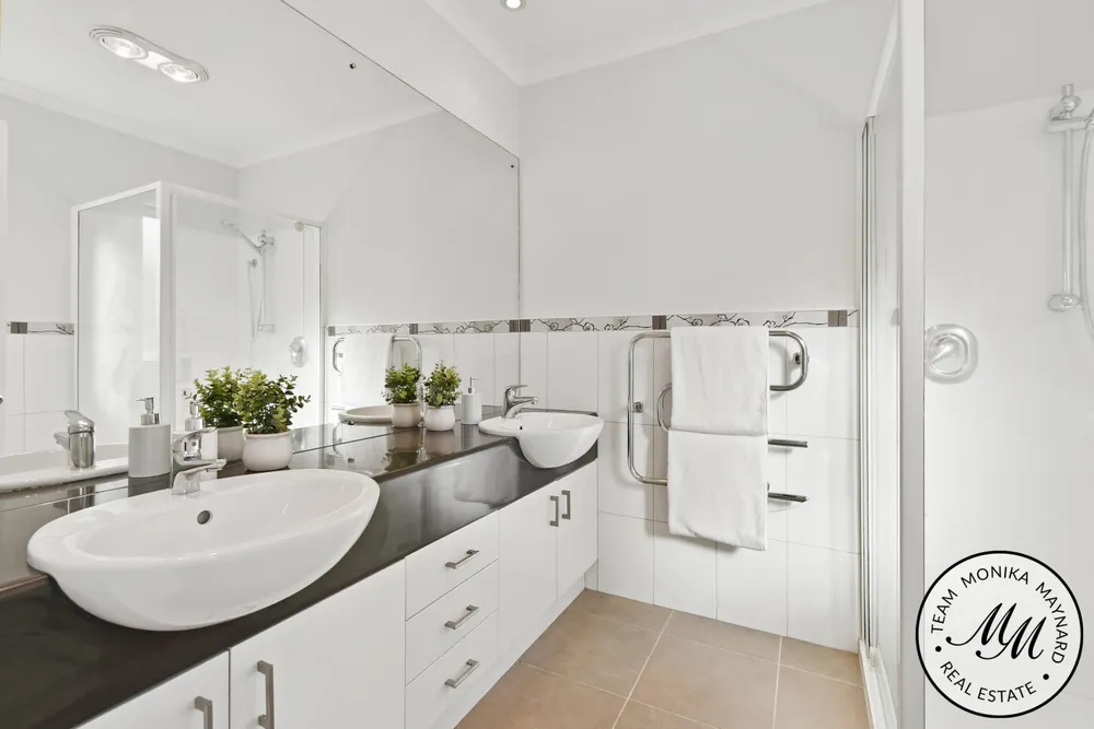 Photos of 90 Jeffs Road