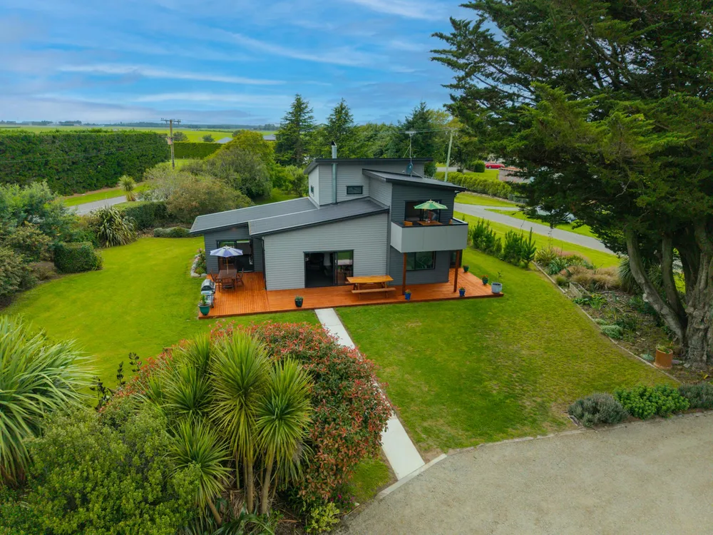 Photos of 2501 Bealey Road