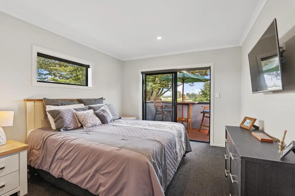 Photos of 2501 Bealey Road