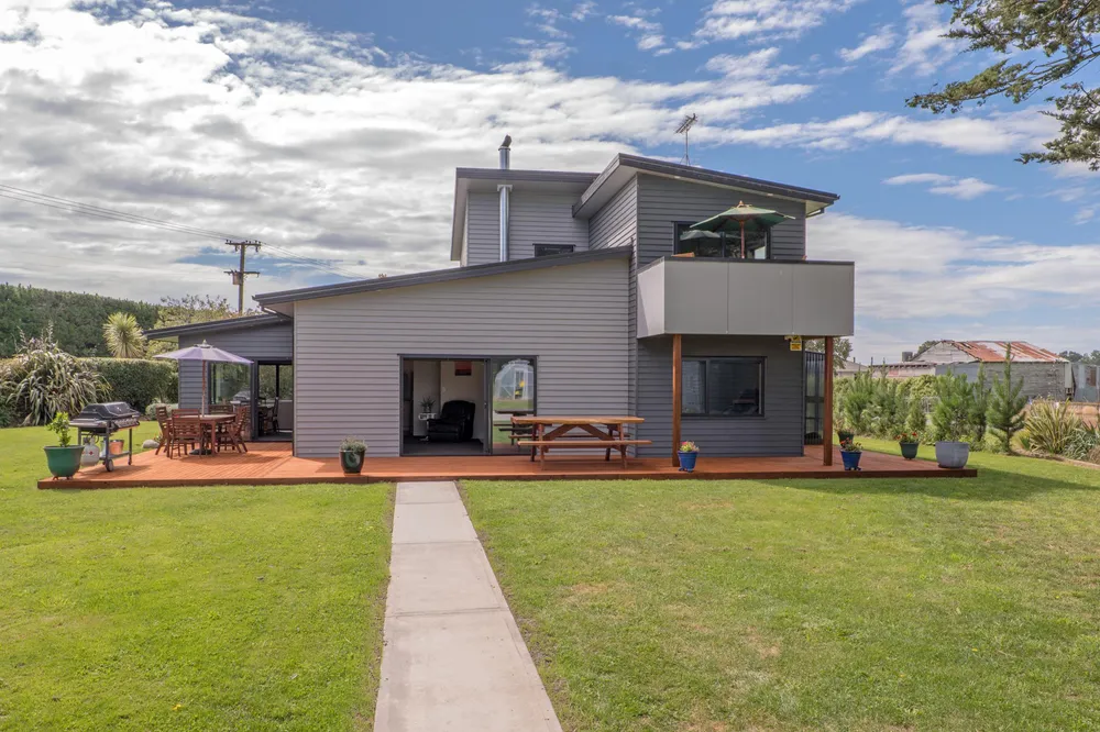 Photos of 2501 Bealey Road