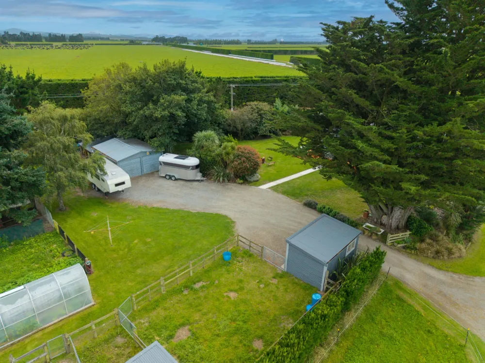 Photos of 2501 Bealey Road