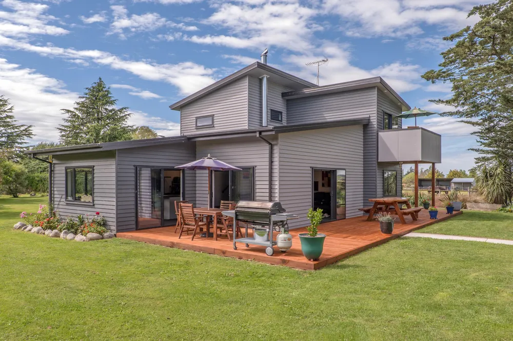 Photos of 2501 Bealey Road