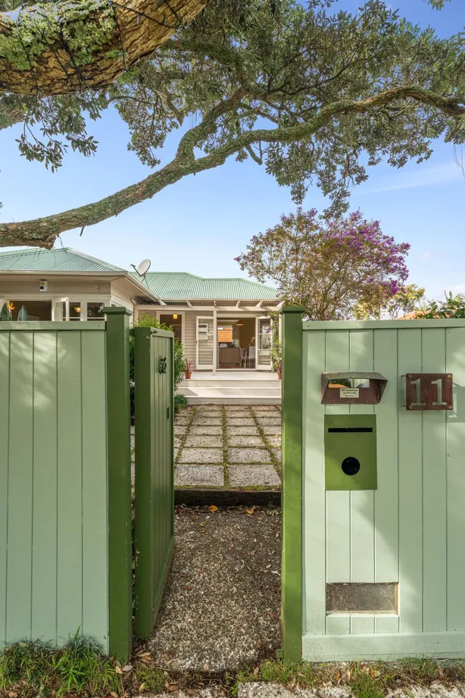 Photos of 11 Irirangi Road