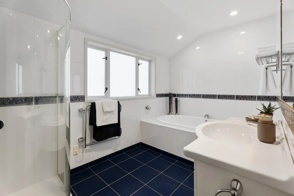 Photos of 116B Marsden Avenue