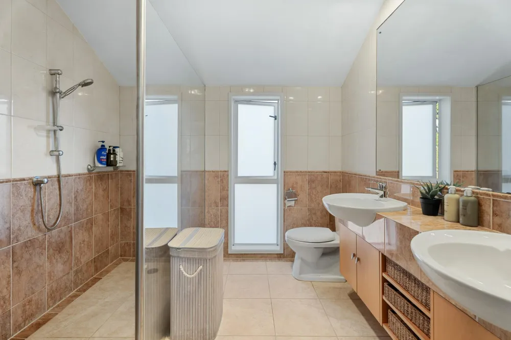 Photos of 116B Marsden Avenue