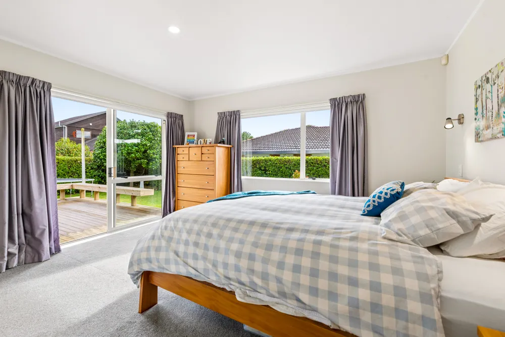 Photos of 22 Len Garlick Place