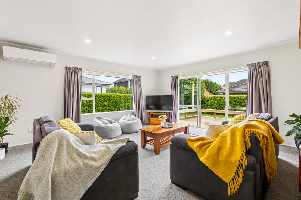 Photos of 22 Len Garlick Place