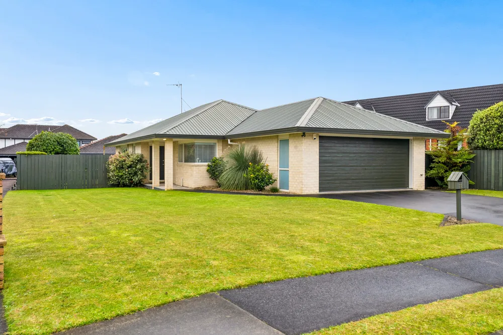 Photos of 22 Len Garlick Place