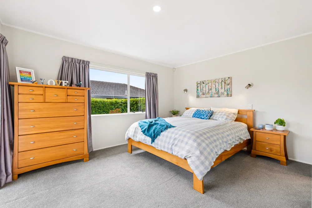 Photos of 22 Len Garlick Place