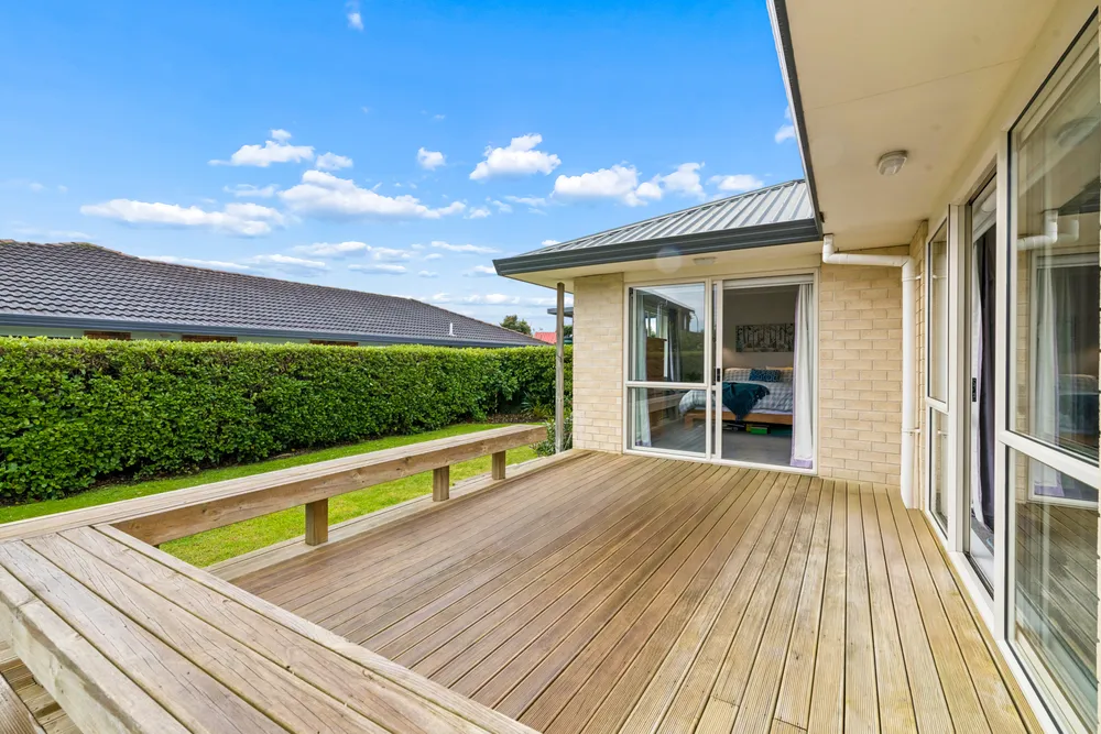 Photos of 22 Len Garlick Place