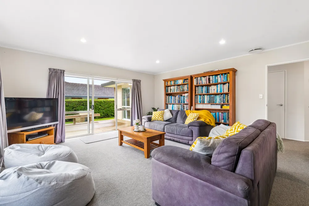 Photos of 22 Len Garlick Place