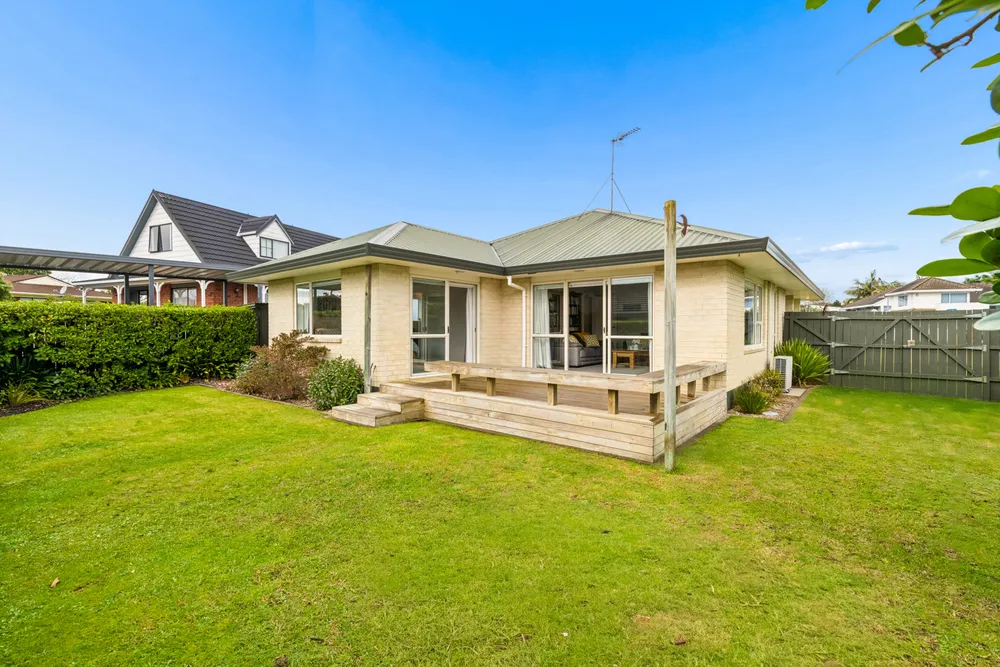 Photos of 22 Len Garlick Place
