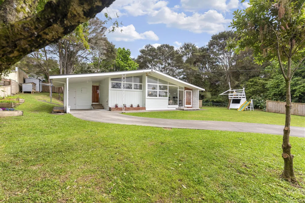 Photos of 246 Glengarry Road