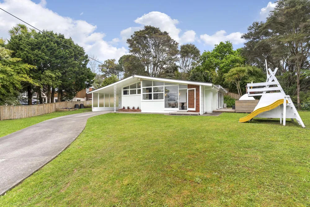 Photo of 246 Glengarry Road, Glen Eden
