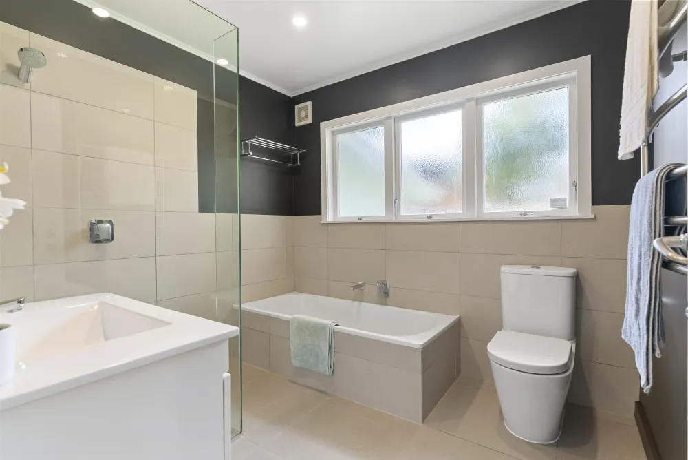 Photos of 246 Glengarry Road