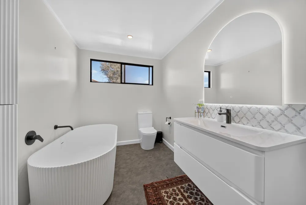 Photos of 150 Mackenzie Avenue