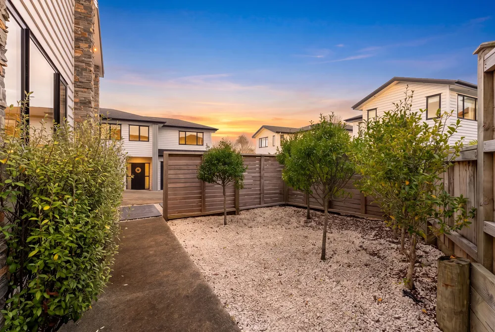 Photos of 393 Rosedale Road