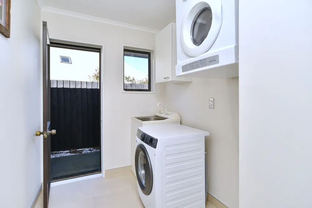 Photos of 43 Anglesea Avenue