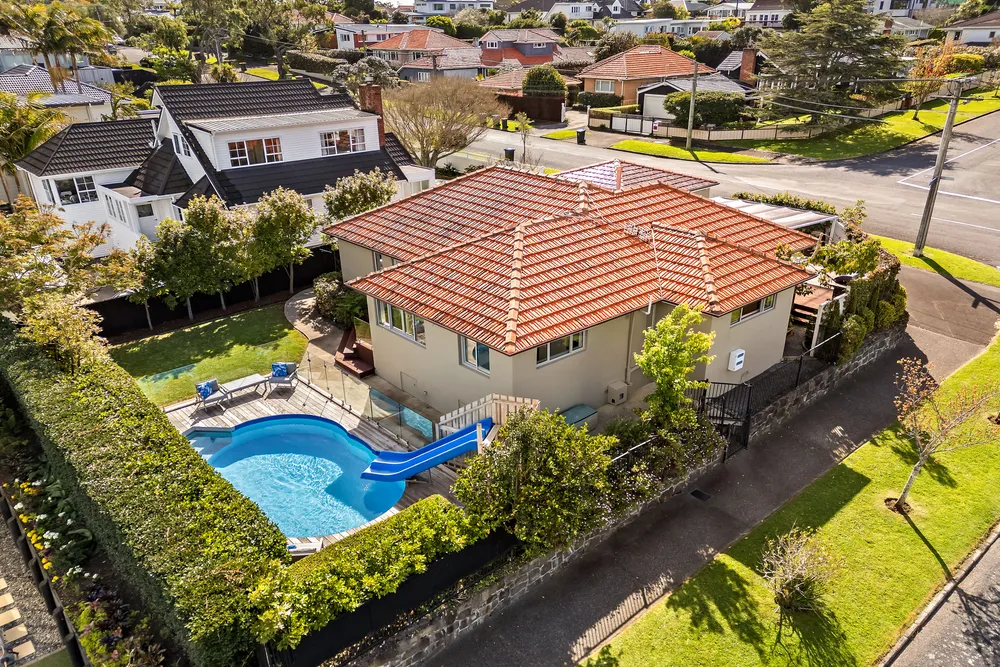 Photos of 89 Whitehaven Road