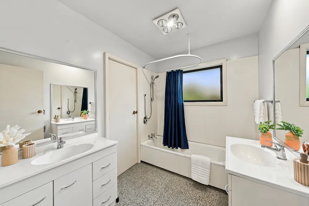 Photos of 139 Sparks Road