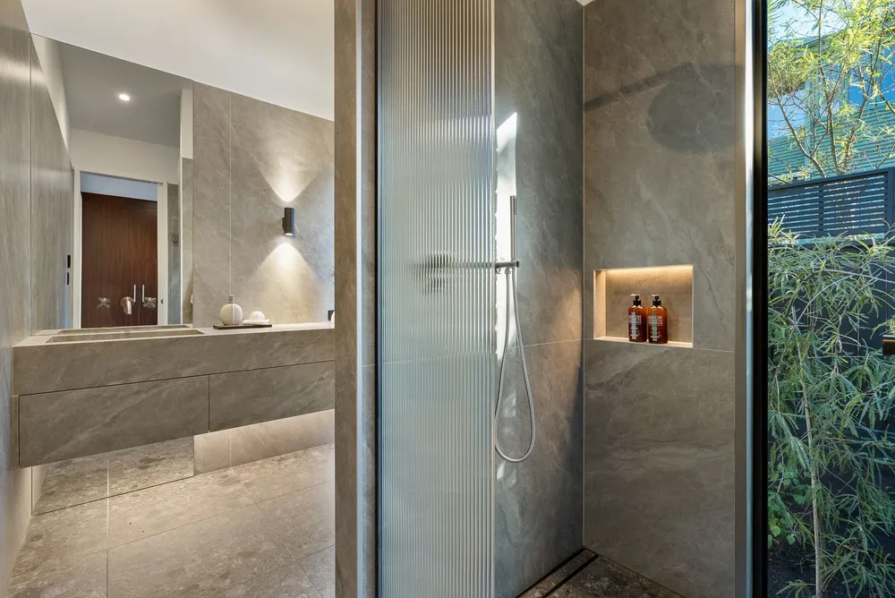 Photos of 16A Sackville Street