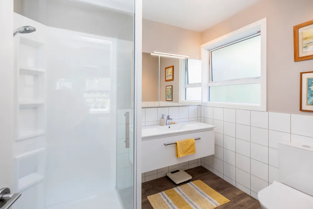 Photos of 13 Alderson Avenue