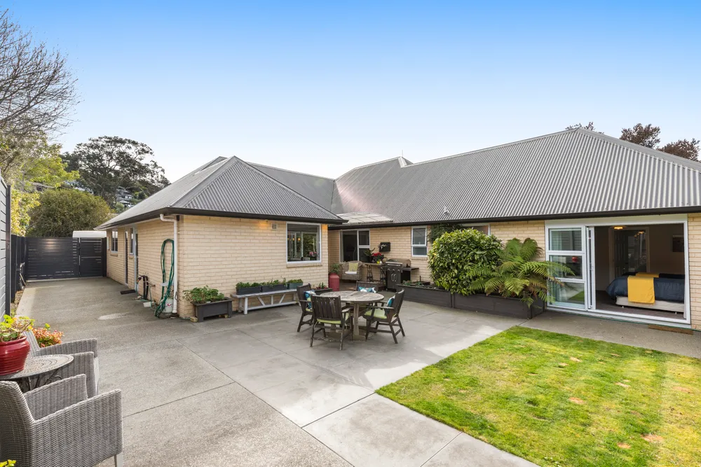 Photos of 13 Alderson Avenue
