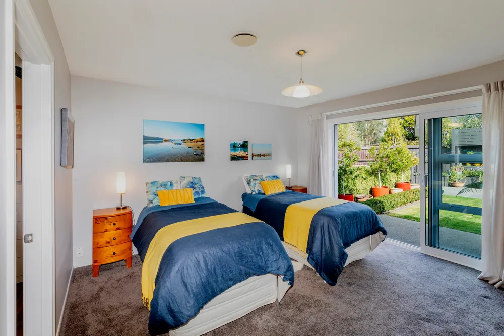 Photos of 13 Alderson Avenue